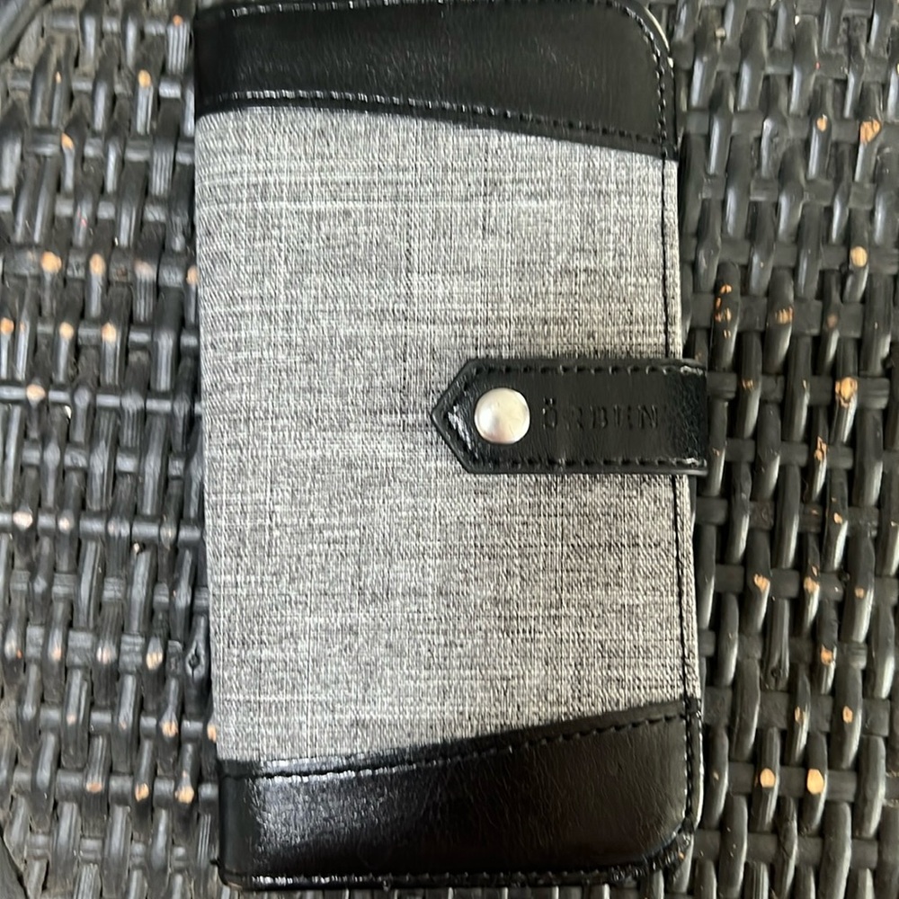 New without tag Orben wallet snap closure, excellent condition